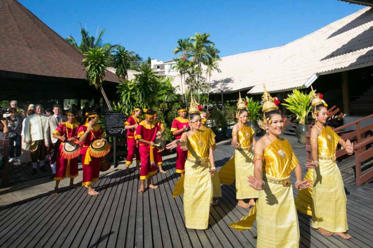 Khan Maak Procession on Thai wedding ceremony